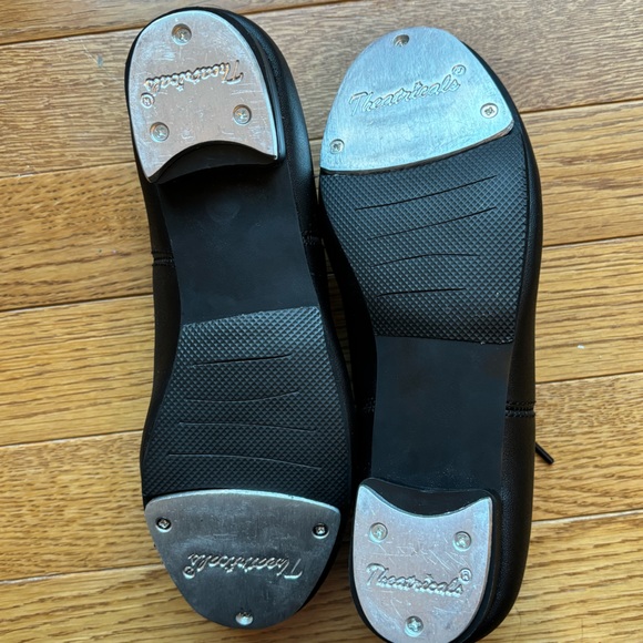 Theatricals Tap Shoes, Girls/Adult Size 5M, Black Lace Up - Picture 4 of 9